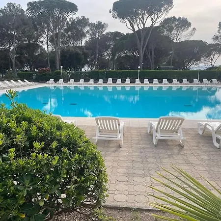 De Tennis Piscine Aire De Jeux Сен-Рафаэль