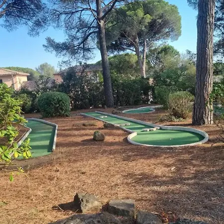 Апартаменты De Tennis Piscine Aire De Jeux