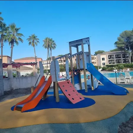 De Tennis Piscine Aire De Jeux Apartmán *