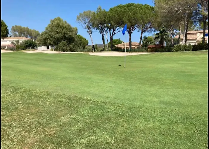 De Tennis Piscine Aire De Jeux * Сен-Рафаэль