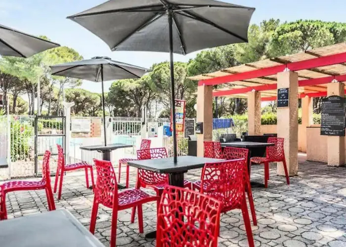 De Tennis Piscine Aire De Jeux